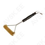 Brush to clean the grill